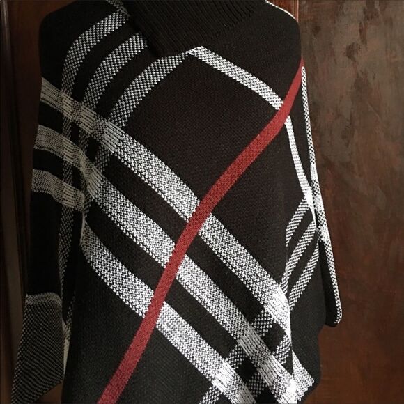 Plaid Turtleneck Poncho black cream red - Picture 4 of 5